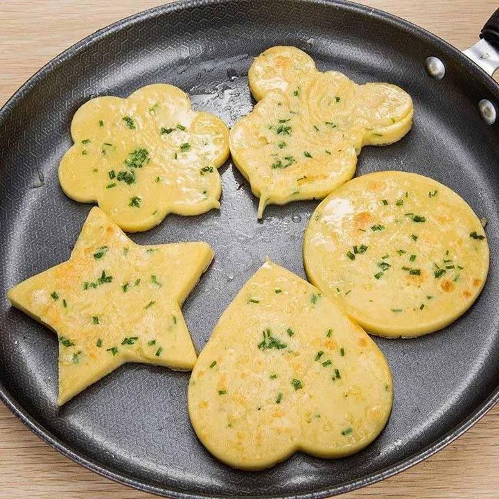 Non-Stick Fried Egg Rings in use