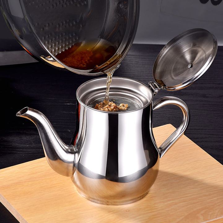 Stainless Oil Pot with Filter in use